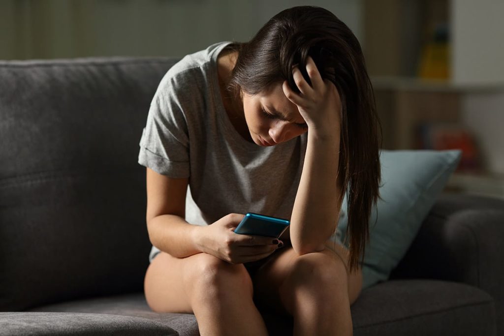 a teen does not respond well to social media bullying