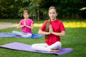 teens use meditation therapy to help improve their mental health
